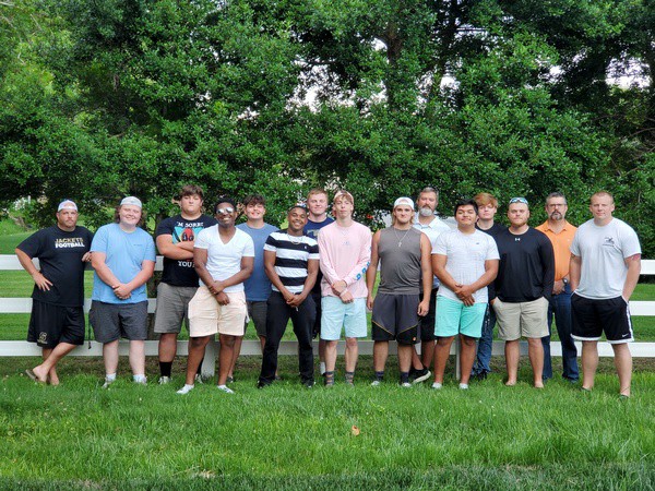 CoachJakeB_LHS's tweet photo. Freak Feast 2020 in the books! Great morning running and lifting followed by great food and fellowship! Enjoy the two weeks off! #SptBrand https://t.co/Z0jjDukQIk
