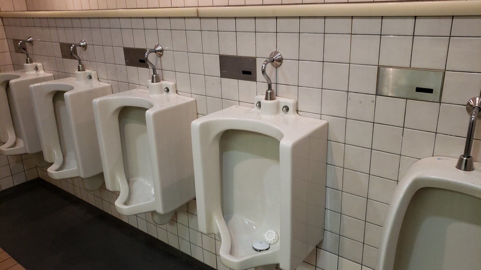 将ちゃんの と と居抜き垢 神戸三宮センタープラザのトイレを今日から随時紹介します 大きく3棟にわかれています さんプラザ センタープラザ センタープラザ西館の順に紹介をします T Co Gah4xmnvl4 Twitter