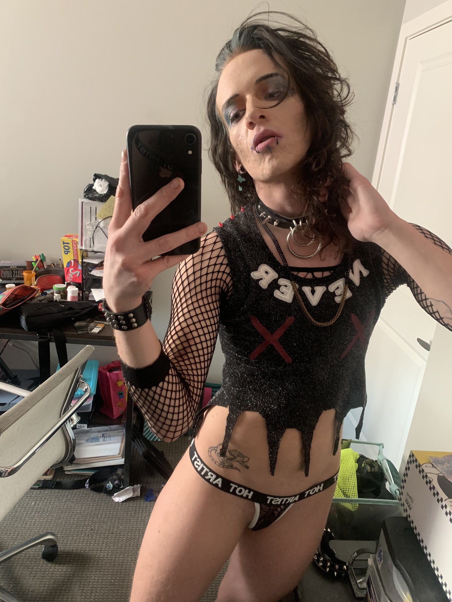 4 pic. @ratpattz Crop Tops are IN AGAIN https://t.co/Hbc8TNuhVh
