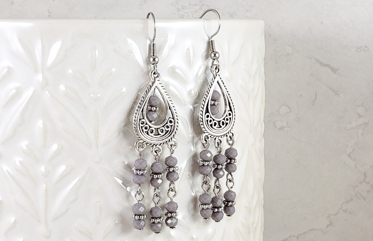 TenaciousMJ's tweet photo. Gray and Silver Teardrop Chandelier Earrings
https://t.co/RgOnYxXOOc
#Etsy #SnapdragonJewelryCo #chandelierearrings #earrings #grayandsilver #beadedearringsofinstagram #bohoearrings #jewelrylover #ooak #handmadejewelry #jewelryaddict https://t.co/5wbD5BcXQg