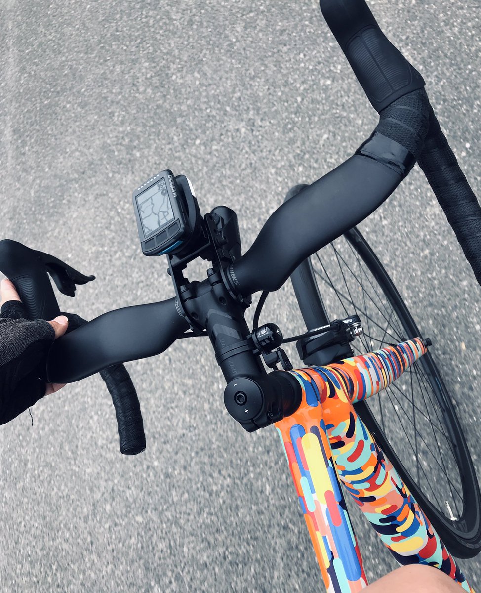 ofm7Gl6xGzC1sXJ's tweet photo. 梅雨間の貴重な晴れ☀️
こんな時はライドせずにはいられないっしょ✊‼️
#roadbike
#specialized
#allezsprint
#redhookcrit
#ロードバイク
#ロードバイクのある風景 https://t.co/C3G5FpYhLd