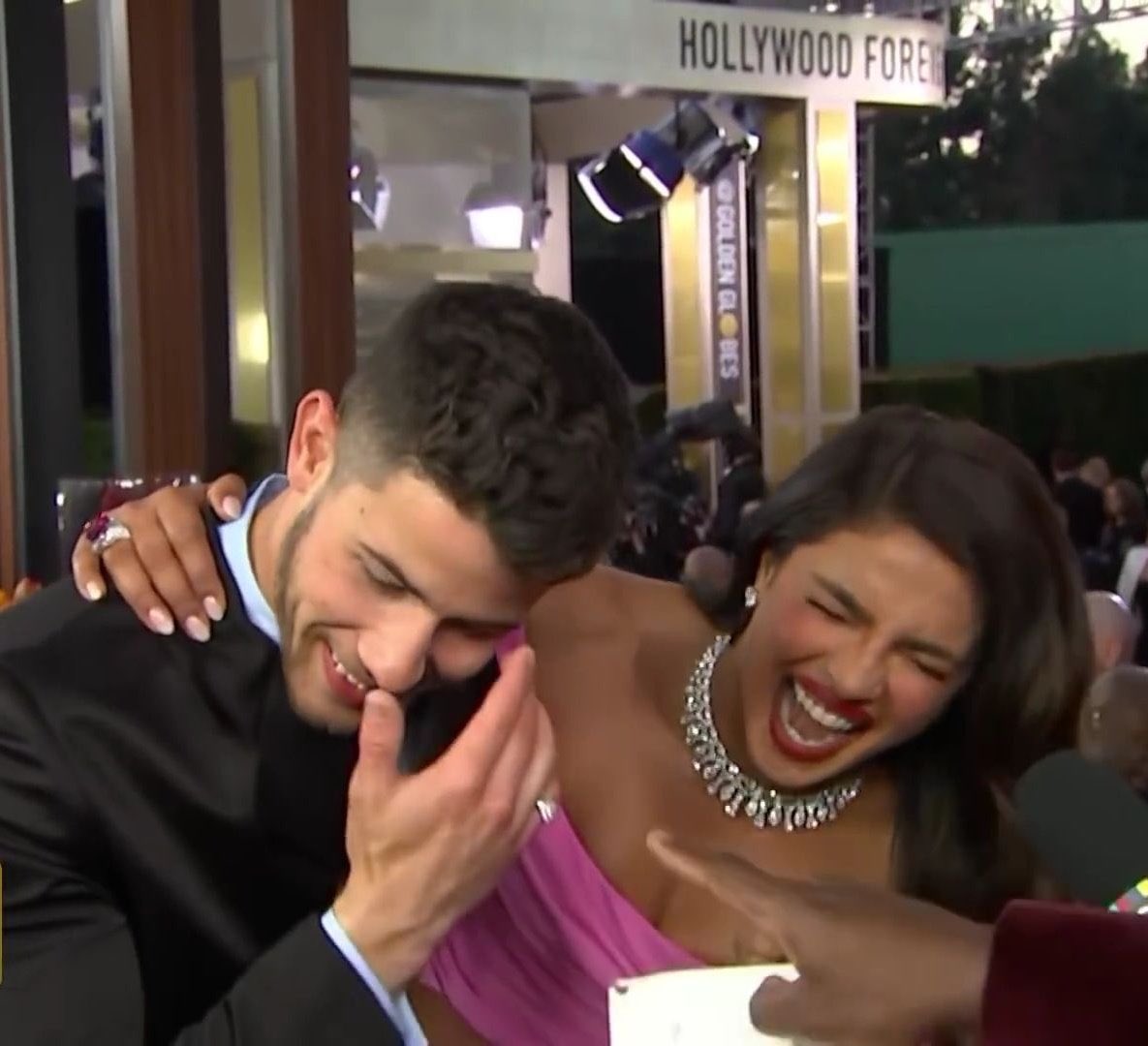 priyanickfan4ev's tweet photo. Nick and Pri always looks so happy 💕 They are definitely #CoupleGoals #PrincessPriyanka #PrinceNicholas #NationalJiju #30daysofPriyankaChopra #HappyBirthdayPriyankaChopra https://t.co/Yfv2LHZCfP