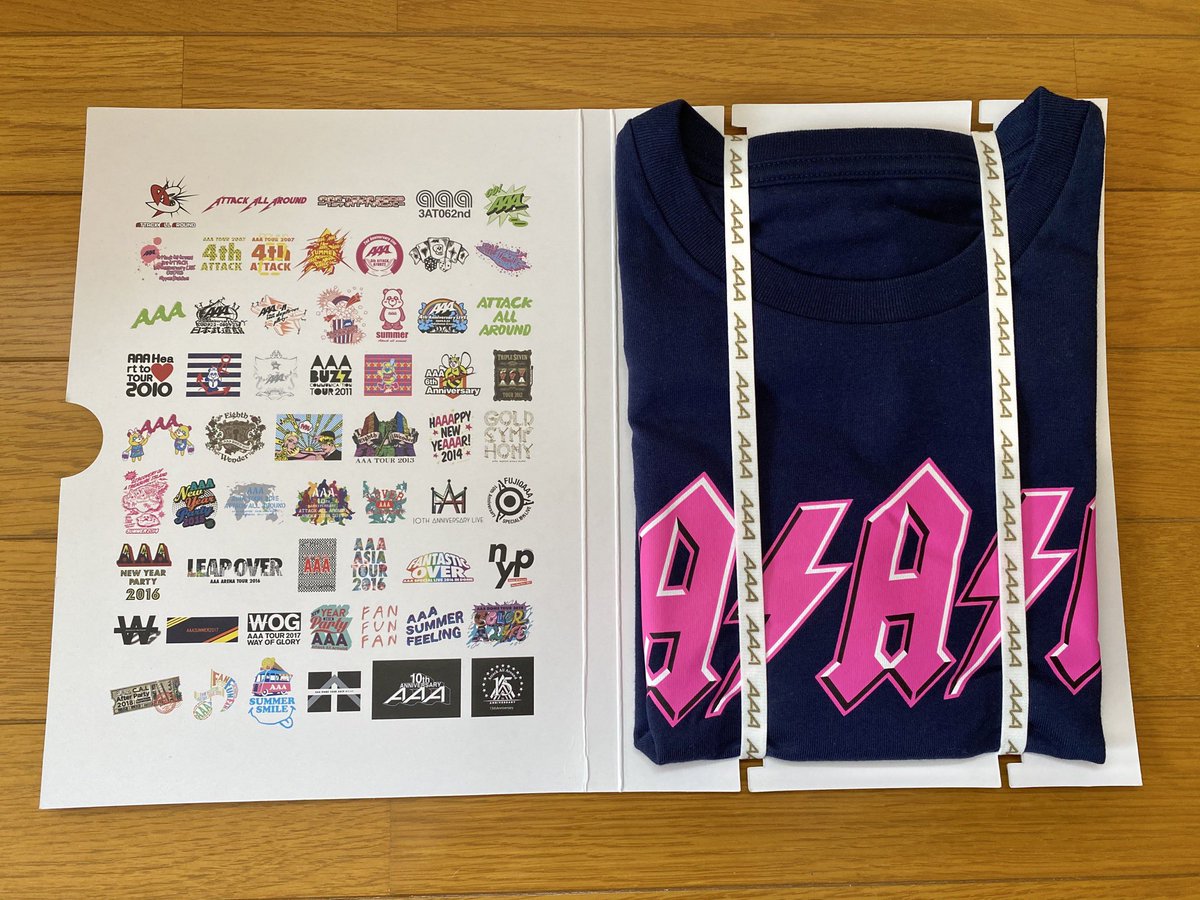 ataesAAAnissy's tweet photo. "AAA 15TH ANNIVERSARYプレミアムグッズ 第一弾"

念願のメモリアルTシャツ届いた👏
宇野ちゃんがXL着てたから不安やったけど、やっぱりSでちょうどいい感じ！
まだファンになって5年やけど、このロゴを見るだけで15年の重みを感じる…
15年ってすごいな。

#AAA #AAA15thANNIVERSARY https://t.co/8TTeTeE6j9