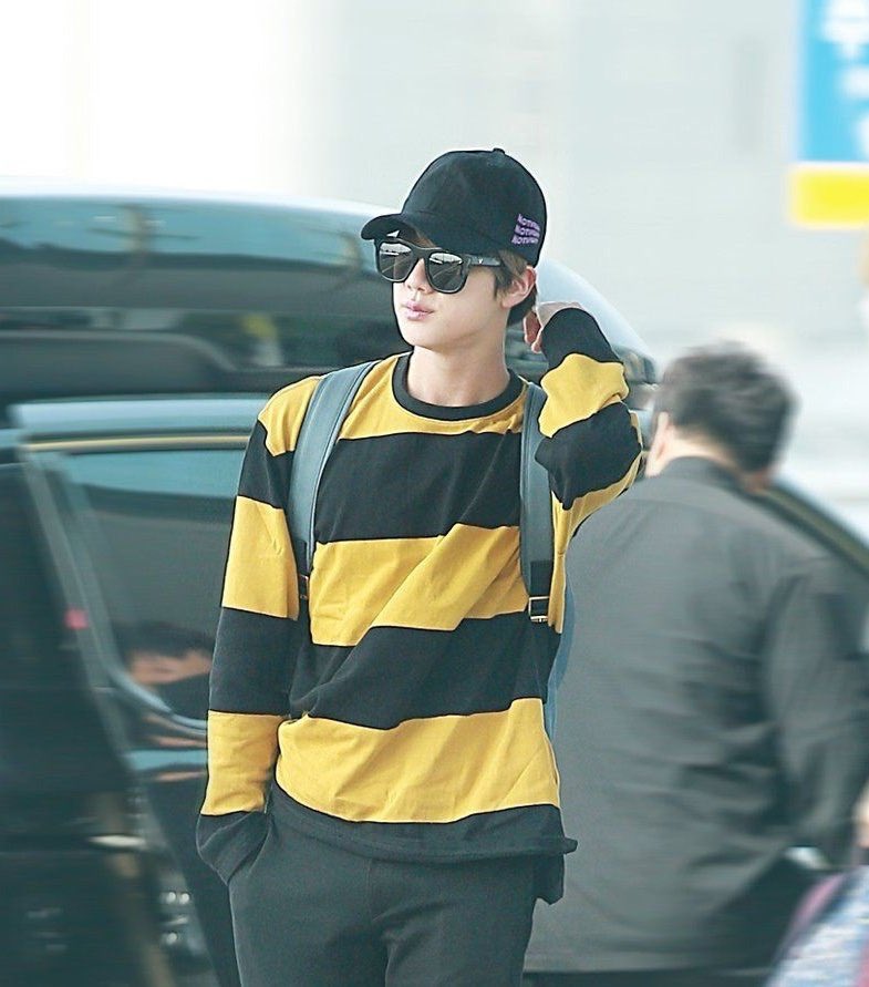 jimin: wE hAvE dIffErEnt cLotHes; a thread