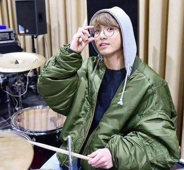 jimin: wE hAvE dIffErEnt cLotHes; a thread