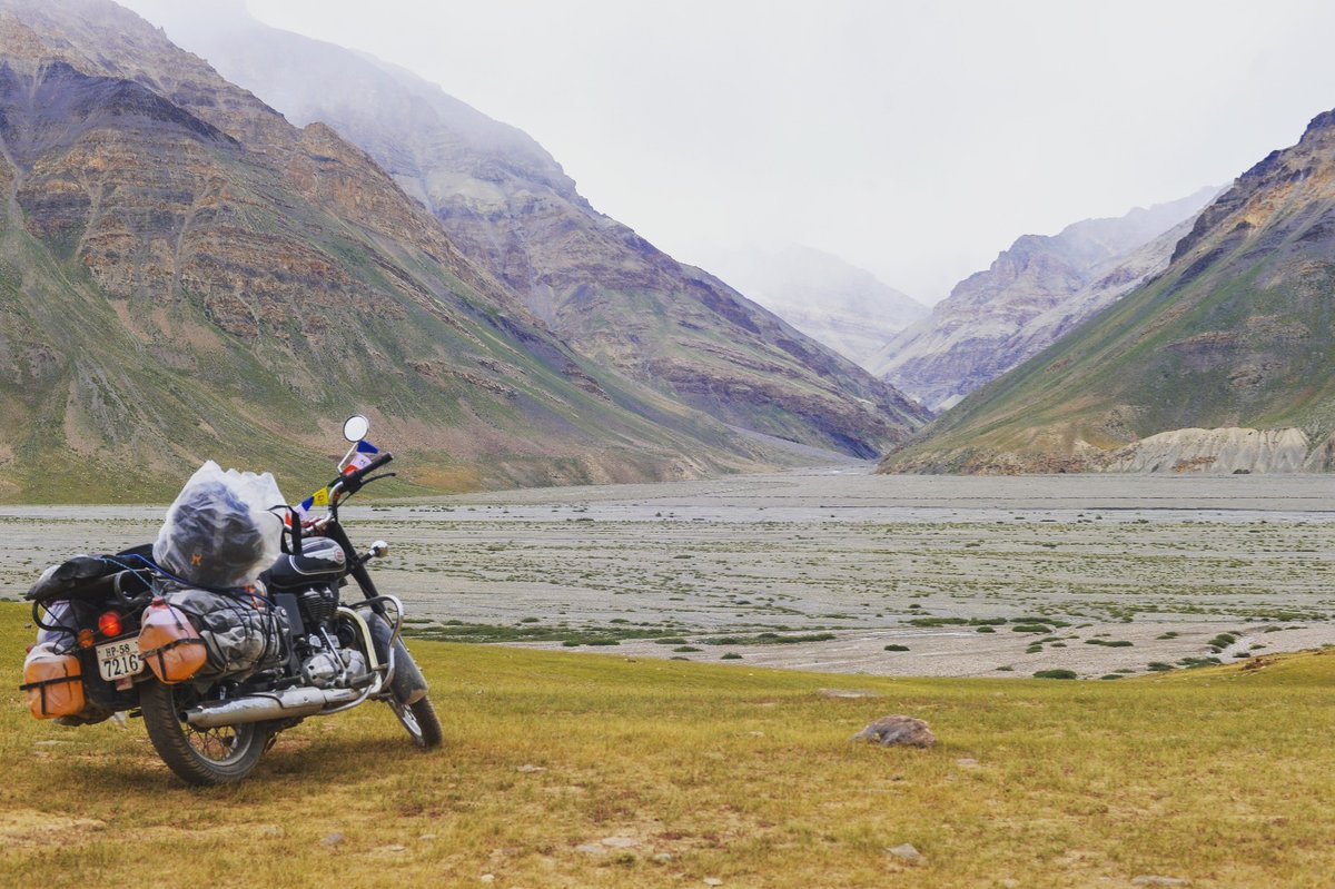 themovingcompas's tweet photo. "LIFE  is not about waiting for the storms to pass: it’s about learning how to ride in the rain!”

PC: Vinayak Phadatare 

#roadtrip #travel #nature #travelphotography #adventure #photography #wanderlust #SaturdayThoughts #photooftheday https://t.co/pE0H6BQnEP