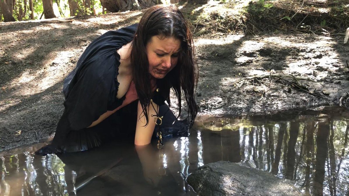 DaryaDashaC's tweet photo. Behind the scenes of my new short film “From, Medea”. Grappling with death 💀 #aryalanders #actorslife #SetLife #medea https://t.co/HktH0kM1p1