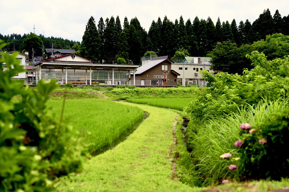 Uzivatel 永和 常陸那珂2 6 7 Na Twitteru 越後田沢駅 ホームからの田んぼの景色が田舎を感じてとても素敵なところ もっと晴れてたら良かったんだけど いつもの三角駅舎かなと思ったらひと回り大きな駅舎でした 側線があり駅全体が広々としています 年6月永和の