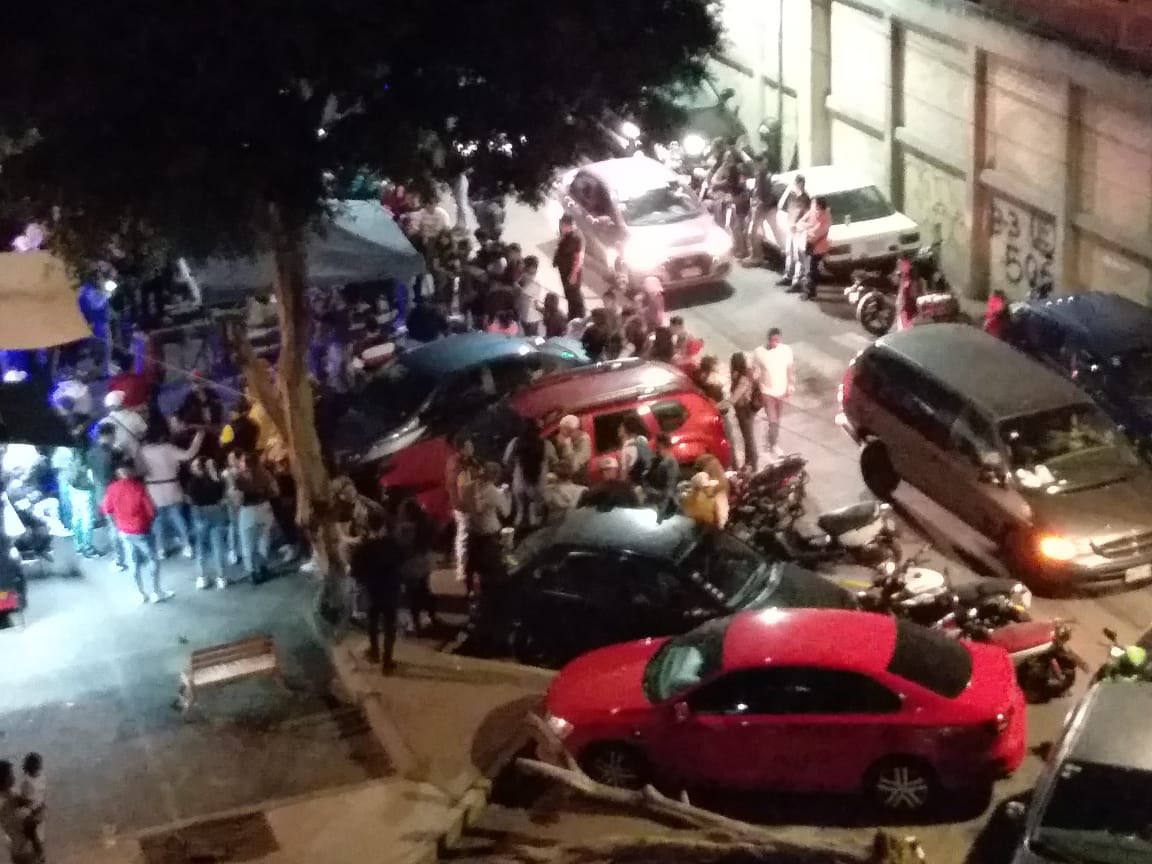 GabsGarx's tweet photo. @C5_CDMX la bonita fiesta que se armaron en un local movible en la Unidad habitacional San Pablo 
Xalpa 396 col. España(enfrente del deportivo Reynosa en alcaldía de Azcapotzalco) con semáforo en rojo y rompiendo récord de contagios  de Covid-19
Podrán hacer algo al respecto? https://t.co/SIN9puVDkS