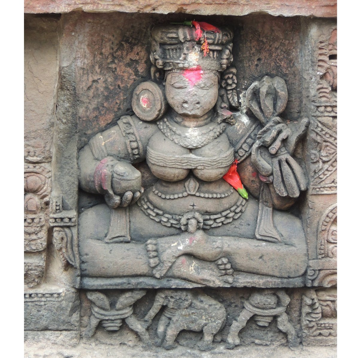 ऐ is for ऐन्द्री. Pic 1. Aindri from a Saptamatrika panel, Parasurameshwara temple, Bhubaneshwar, 7th century CE.   #AksharArt   #ArtByTheLetter (2/11)