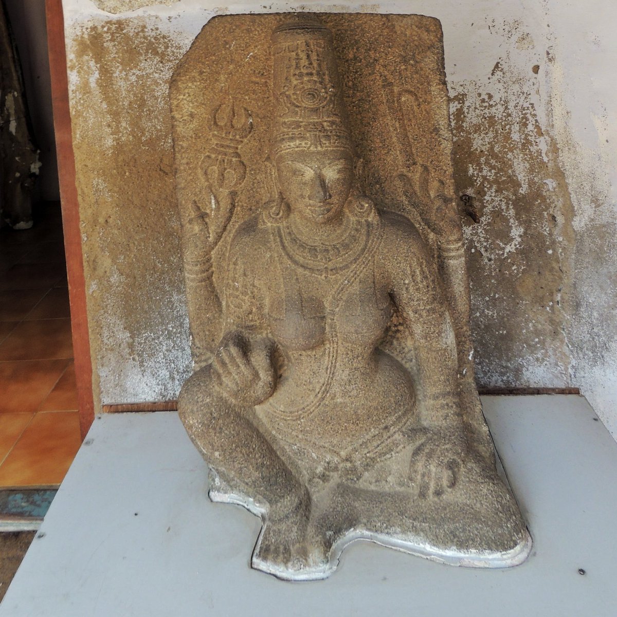 ऐ is for ऐन्द्री. Pic 5. Aindri, Narthamalai, 10th century CE, presently at the Pudukkottai Museum, Tamilnadu.  #ArtByTheLetter  #AksharArt (6/11)