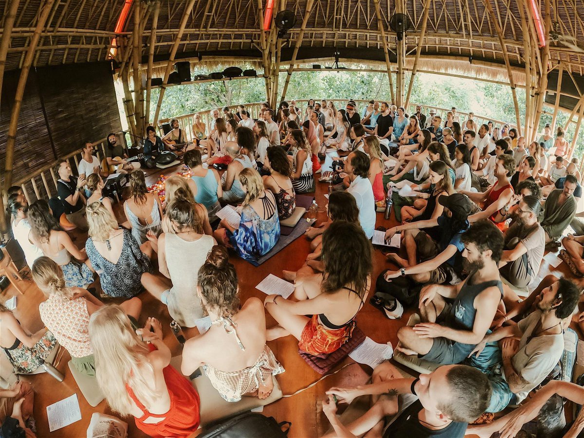 social distancing? ❌
masker? ❌
kurang dari 20 orang? ❌
lokasi? ubud.
ada orang indonesia di sana? kalau dari foto2 sih kayaknya nggak.
jumlah orang terinfeksi #COVID19 di bali makin meningkat.
apakah mereka peduli? ❌
cc @BaleBengong @ditjen_imigrasi @imngurahrai @Indounik https://t.co/in2lFaSwgQ