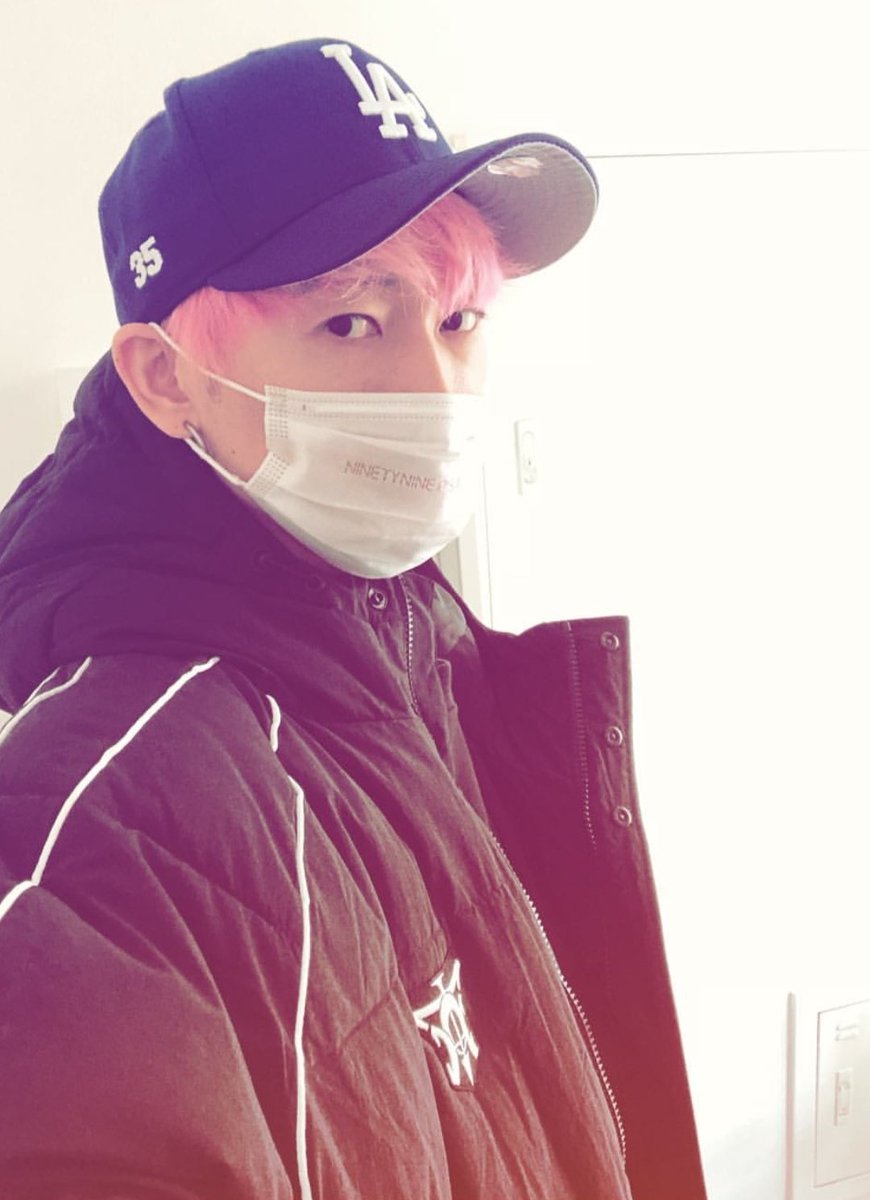 midnight_hyuk's tweet photo. 핑톤보니까 핑장도 보고싶다😖
그때맞은 심장 아직도 아픔ㅠㅠ https://t.co/SOyLa7cjct