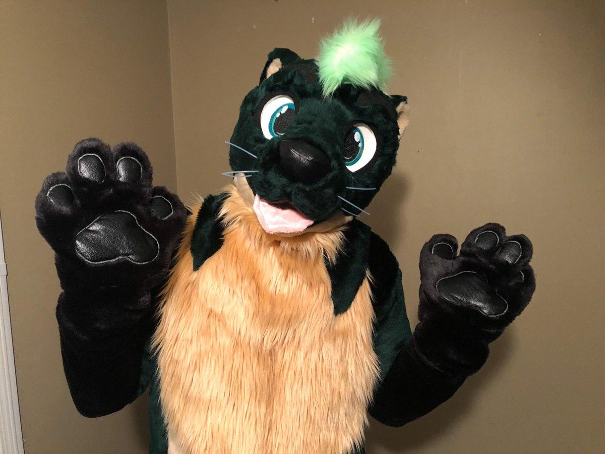 WooselKitty's tweet photo. Happy happy #FursuitFriday everybody! I am very happy to introduce the new Pyper. Now with more egg! #Egg2020

Thank you so much @makedasoot he turned out amazing

📸 @bluffthehusky https://t.co/IA4Rc2RD6C