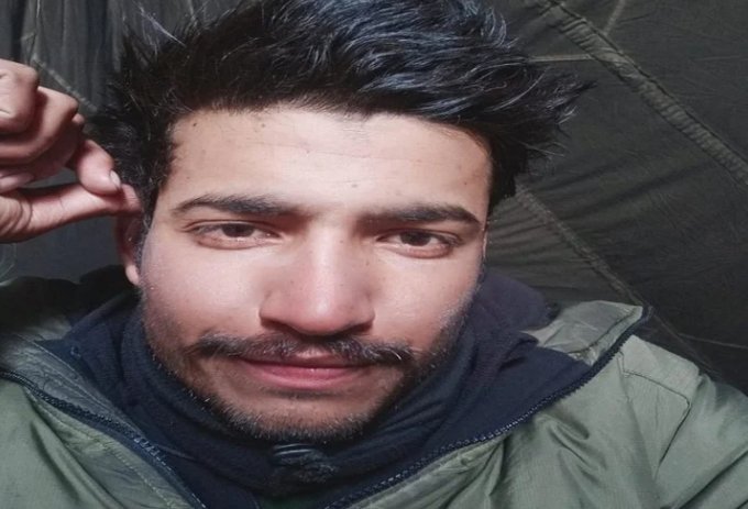 MilitaryUpdate_'s tweet photo. Sep Ankush Thakur, the Braveheart who made supreme sacrifice for the Nation at Galwan Valley was laid to rest with full Military honours at his native village Karhota, Hamirpur, Himachal Pradesh.

He was just 21 years old... Rest in peace Braveheart.. 🇮🇳🇮🇳🙏🙏 https://t.co/Vzm4SUzGyd