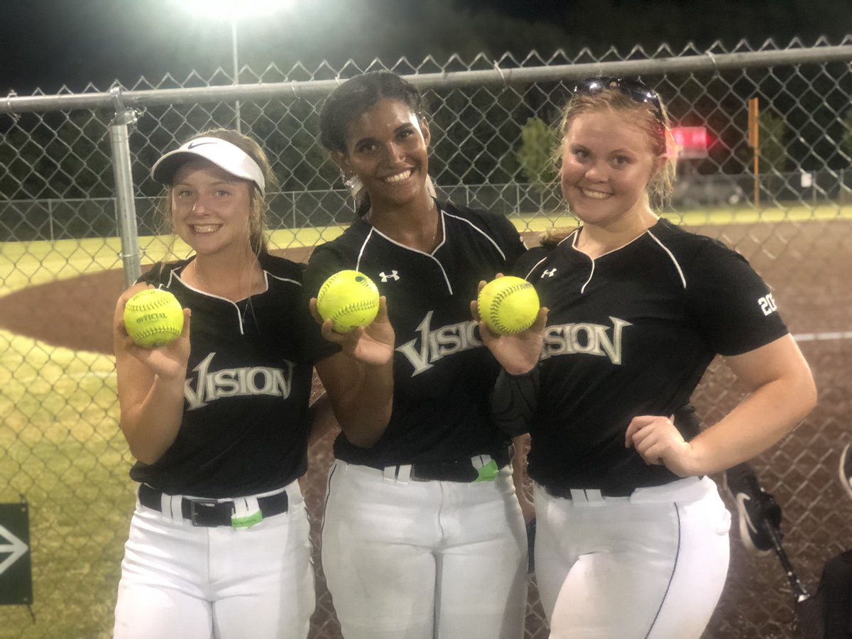 Bomb squad for pool play today! <a href="/shaybarnes28/">Shayleigh Barnes</a> uncommitted 2021; <a href="/42massey_/">Cailin Massey</a> uncommitted 2021; <a href="/GraceABoatright/">grace_boatright2022</a> uncommitted 2022. Bracket starts at 11:30 on Saturday!