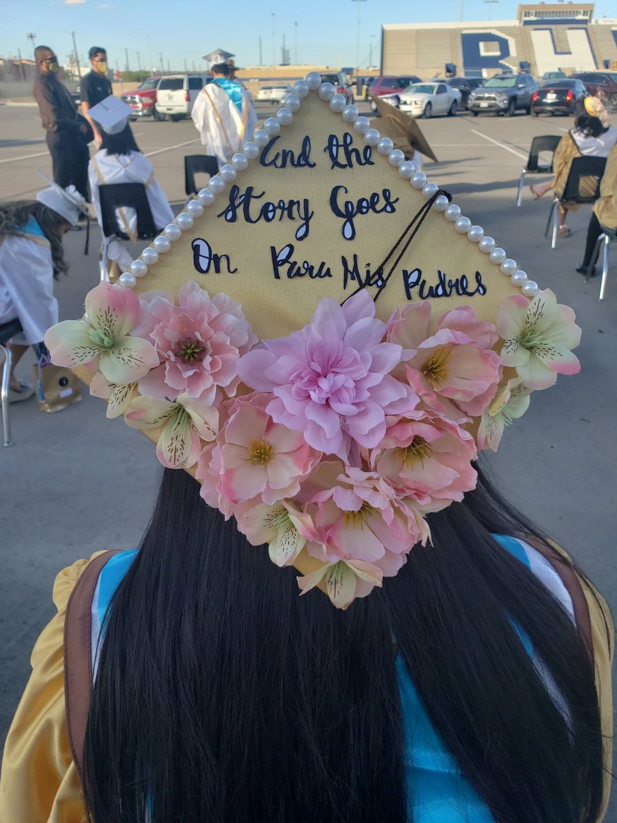 cynsationalcynd's tweet photo. AHS Class of 2020 GraduationπΎππΎ So proud of my Panthers ππ€ It was a beautiful ceremony for my deserving Panthersπππ Thank you to all that helped to make it a Clawsome and Golden nightπ€πΎ #ahspanthers #ahsclassof2020 #IamEPISD https://t.co/mZQepEzTre