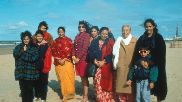 2) BHAJI ON THE BEACH (1993) directed by GURINDER CHADHAChadha is one of my favourite directors - I love BEND IT LIKE BECKHAM (2002) BRIDE & PREJUDICE (2004), ANGUS/THONGS (2008) and BLINDED BY THE LIGHT (2019) but shockingly, not seen her debut feature.It's on Amazon Prime!