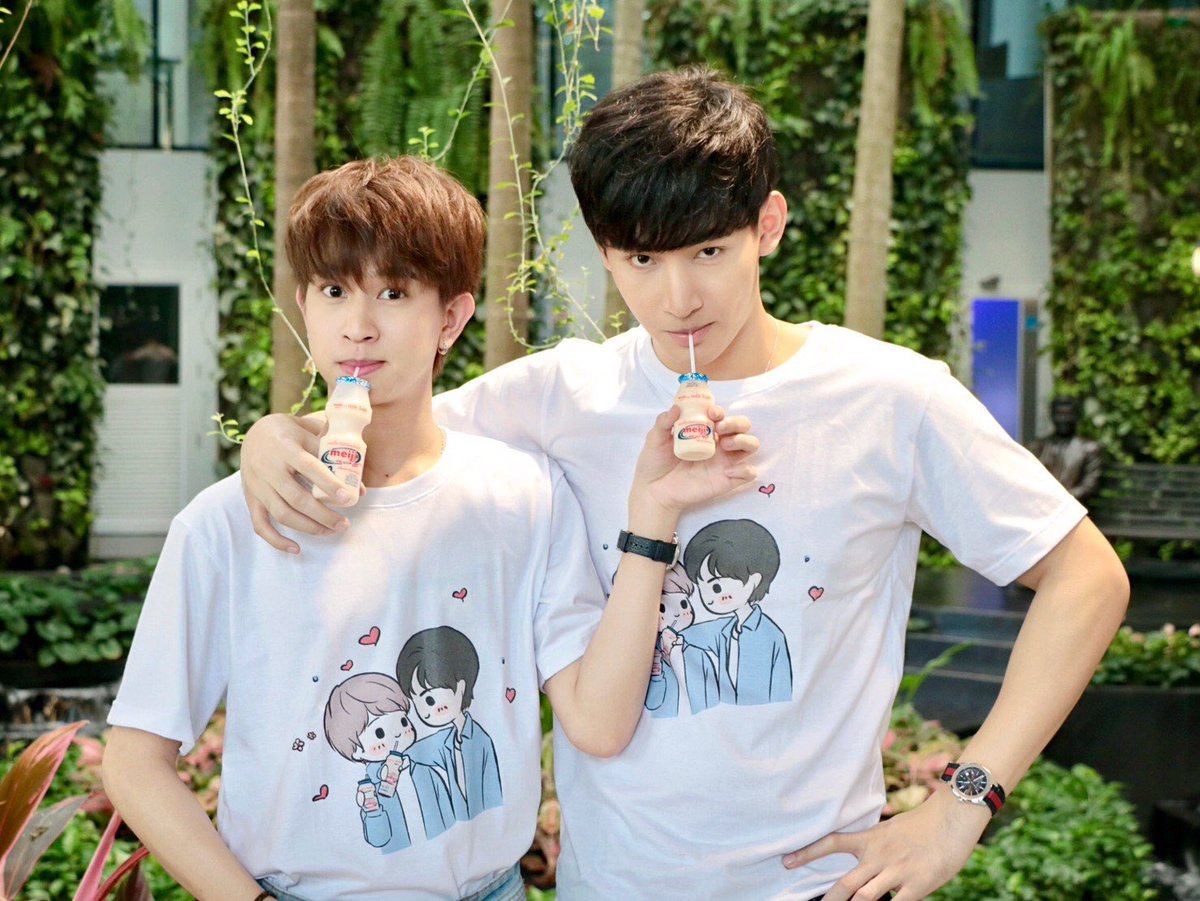 ohmthitiwat's tweet photo. ดื่มนมอาจจะโตไว @FlukeNatouch แต่ถ้าดื่มเมจิ ไงหัวใจจะพองโต 🤗 นมเปรี้ยวเมจิ ไลฟ์ ไขมัน0% ขวดใหญ่ จุใจ เติมจุลินทรีย์โพรไบโอติก เพิ่มภูมิคุ้มกัน ดีกับลำไส้
รีบไปที่7-11 เท่านั้น และมารอเล่นกิจกรรม แจกเสื้อในวันที่ 22-28 มิ.ย นี้นะครับ
#นมเปรี้ยวเมจิไลฟ์ไขมัน0%
#นมเปรี้ยวต้องเมจิ https://t.co/aodsGYnBUu