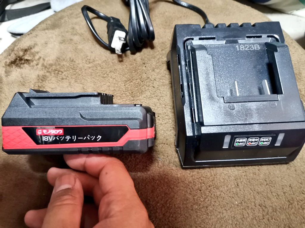 モノタロウ18v充電工具用マキタバッテリーアダプター モノタロウ18v充電工具用マキタバッテリーアダプターの通販 by