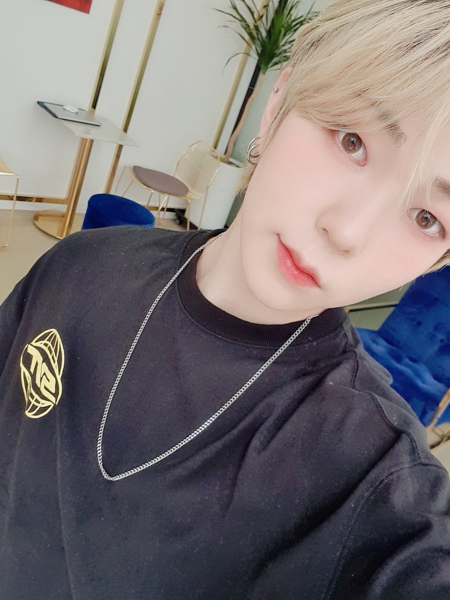 1team_twt's tweet photo. [#1TEAM #정훈 #JUNGHOON]
오늘 너무 덥네요 😖
더위 조심!! https://t.co/4ms2XLxh1S