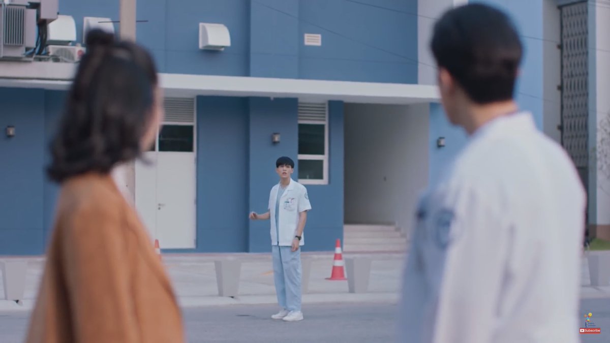 71. My Ambulance (2019 - Drama)ini salah satu romcom yg menarik bgt. ga hanya romcom tp fantasi! jd Tantawan punya semacam kekuatan manggil Peng dlm keadaan apapun & dimanapun. Peng bisa nembus kemana aja ketika dipanggil. ini merupakan salah satu bentuk bukti cinta mereka