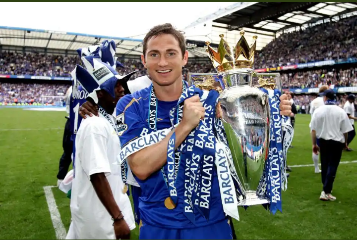 Happy birthday to the greatest midfielder the EPL has ever seen super Frank Lampard  as he turns 42 