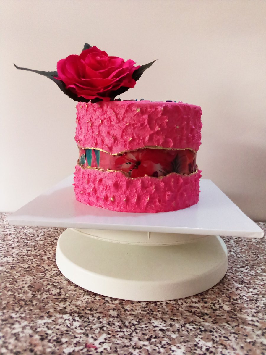 adepojumofe's tweet photo. I loved making this faultine cake. Kindly call/Whatsapp 08065495226 to place an order for this beauty. https://t.co/NcSSReffhF