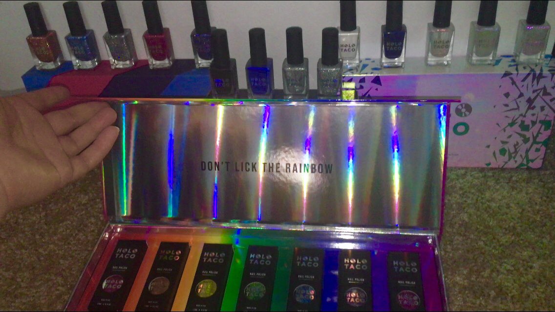 makeupXnail's tweet photo. IT FINALLY CAME!!🤩🌈🌈💅🏼 My Holo collection just got a little more colorful🤤 https://t.co/qFFLNThjDr