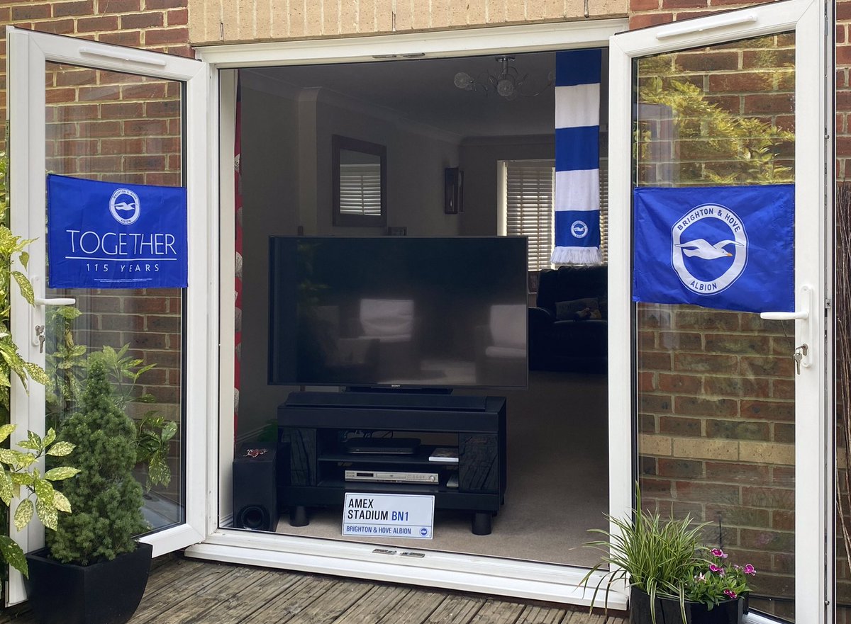 jonlang06's tweet image. Social distancing garden stand ready for mates....come on you Seagulls @OfficialBHAFC @GM_83 @lewisdunk @shaneduffy @8stephens @MatyRyan @Yves_Bissouma @nealmaupay18 @DavyPropper @AdamWebster31 @AaronConnolly_9 @AaronMooy @alemacallister @LTrossard @BKayalOfficial @Alirezajb7