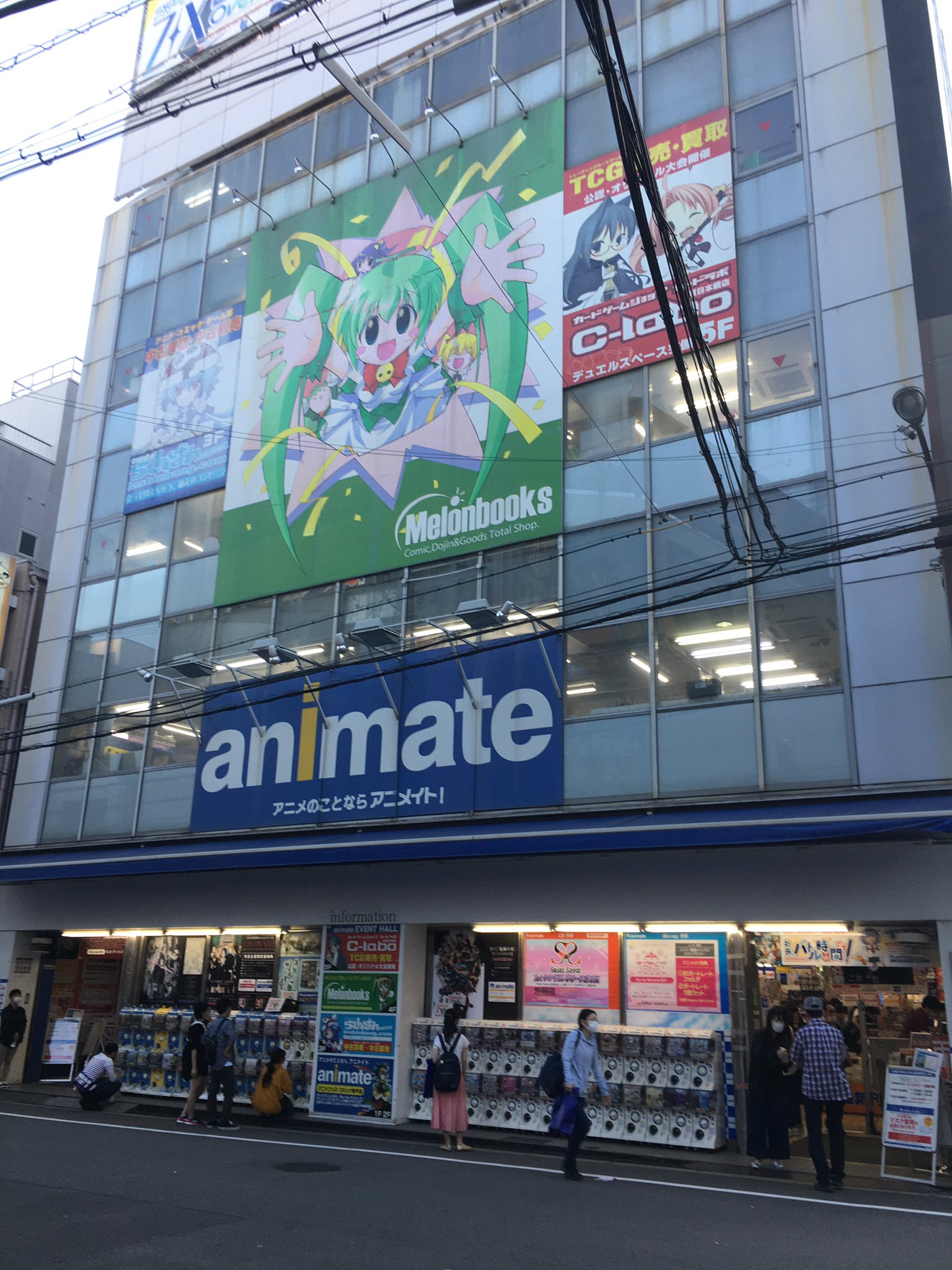 Habit Design サノヨシユキ 講師業の後に日本橋のアニメイトへ 仕事で定期的に訪れているけど難波も日本橋もすごく人が多いですね 心斎橋大丸のjumpショップにも寄ったけどこちらは事前予約しないと中に入れないらしく断念 T Co Cgqjyurp8y
