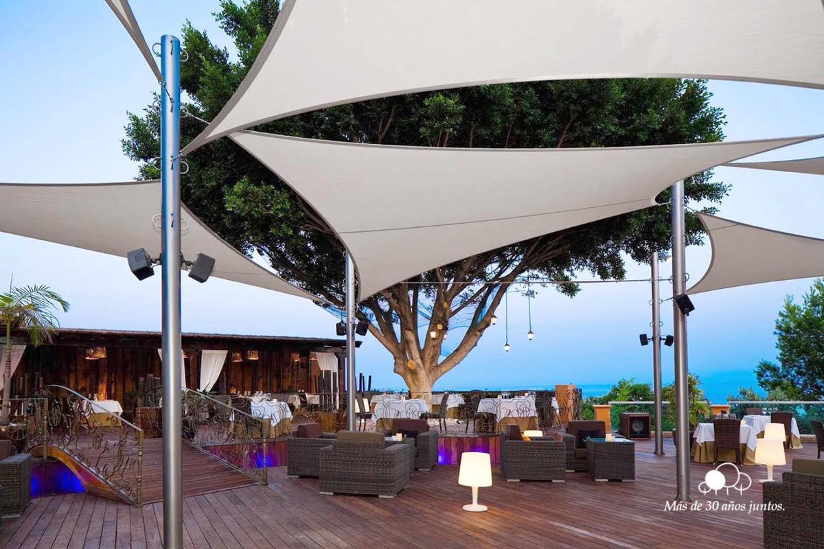 Ha llegado el momento del reencuentro.
A partir del 2 de julio, te esperamos en nuestra terraza Trece Lunas y en El Higuerón Bar.
Hemos incorporado las medidas necesarias para garantizarte una experiencia agradable y segura.

Ya puedes hacer tu reserva.
#elhigueron #restaurante