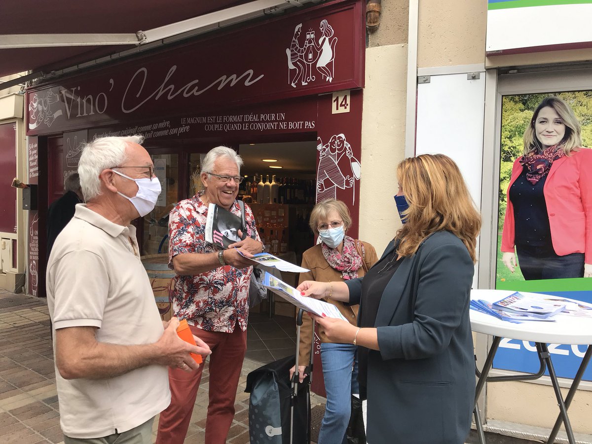 JulieDuvert's tweet photo. Dernier samedi de campagne et nouveaux moments d’échanges avec les commerçants et les Chamaliérois.
Merci à tous pour vos messages de soutien et vos encouragements qui me porteront pour cette dernière ligne droite 🤗
#Municipales2020 https://t.co/6DfmMstqmv