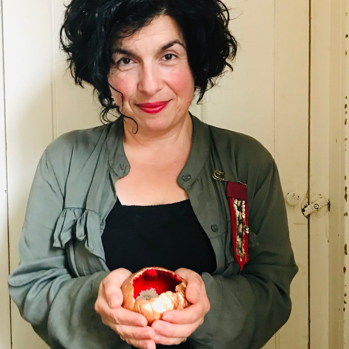 BalsallHeathNNO's tweet photo. This weekend why not take some time for self care and try crafting your own 'care vessel'? Follow Artist Alinah Azadeh's tutorial, part of @tweetcraftspace's #CraftinCommon project.

Share your work at #WeAreCommoners

https://t.co/7VhVDtrS3w https://t.co/X8P4vVrSrx