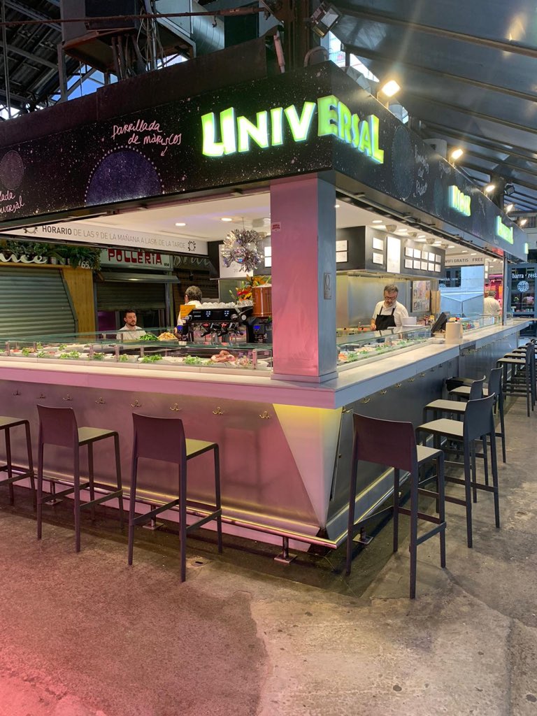 la_boqueria's tweet photo. Des d’ahir #barraoberta als nostres bars #clemens #kioskuniversal #quimdelaboqueria #pinotxo i #quioscmodern l’únic que no surt a les fotos. Esmorzars o dinars #demercat mentre feu la compra o us preparen la comanda a la parada 😊 https://t.co/mOmfrw8pMi