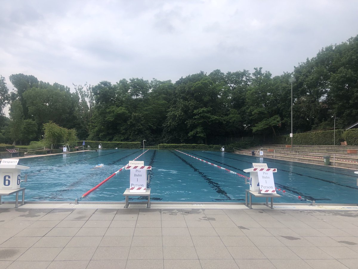 ZahnarztLudwig's tweet photo. Heute #Morgen im #Fürther #Freibad den #Sommer mit #Tausend #Metern begrüßt. 😉🏊♂️🏊♂️ https://t.co/CYeDRUdLIJ