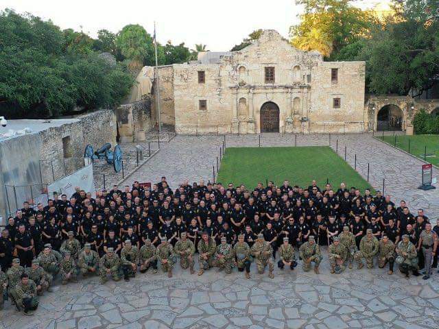 thatgirl409's tweet photo. Protesters tried to burn the Alamo. They failed. #NotInTX https://t.co/IHGwxn96xw