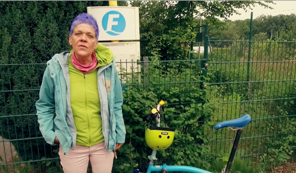 izzyBerlijn's tweet photo. HIGHLIGHT #veloweek😍 - Zur Saturday Night Time nimmt uns Andrea Künstle mit auf Weltreise - auf ihrem #Faltrad und erzählt warum @BromptonBicycle die Zukunft des Radfahrens ist im #Alltag und auf #Reisen. https://t.co/Y0CxEQngov heute um 20 Uhr!
#fahrradfestival #veloweek https://t.co/VR8MgJaVjM