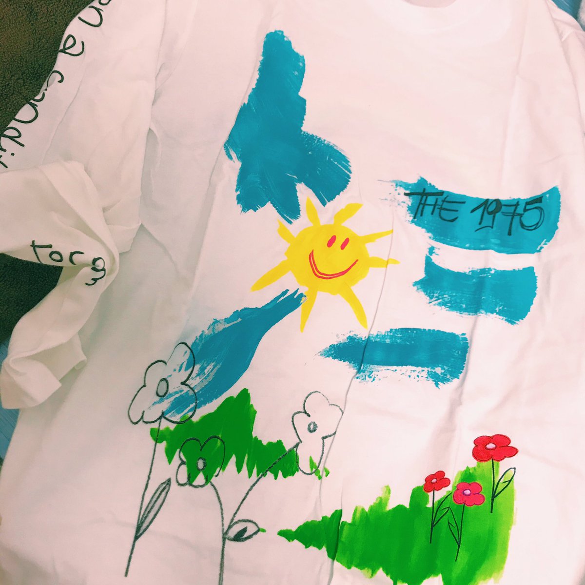 7Lvc's tweet photo. 海外から取り寄せてやっと届いた〜！！控えめに言って最高。ZENBU DAIJOU BU かわいいかわいい。#the1975 @the1975 🇯🇵🎌💕🌞🌈🌤🌷💜❤️🍫 https://t.co/3TrrkoSrDy