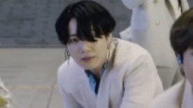 IdolsParis's tweet photo. جونگکوک بعضی اوقات میتونه یونگی هم باشه

[ @BTS_Twt ] https://t.co/WQ6uCJFRuH