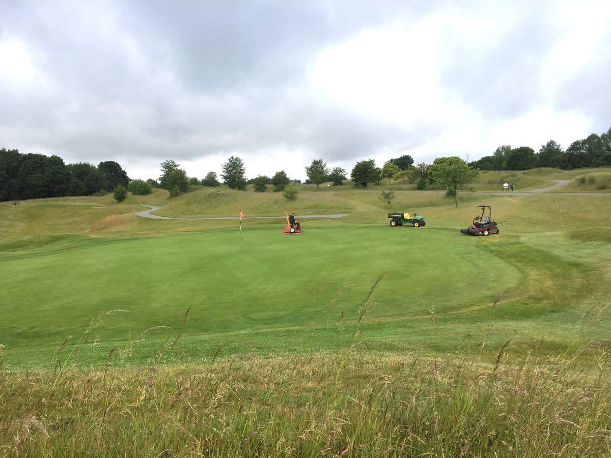 andygeorge1984's tweet photo. Preparations this morning for @WinchesterGolf ladies club championships.  Play well all! 🏌️‍♀️ ⛳️ @CrownGolf @woodford_mason https://t.co/PVLq0m6nCI