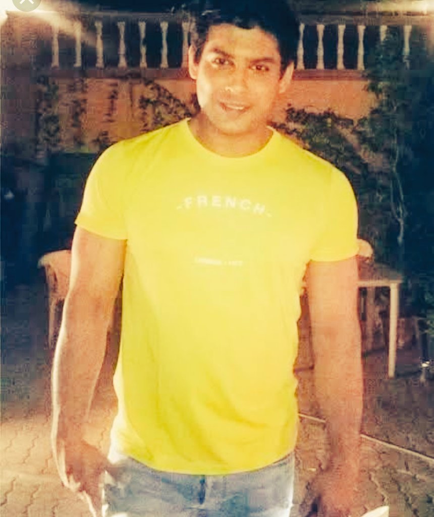8.  #SidharthShukla as SnapChat....