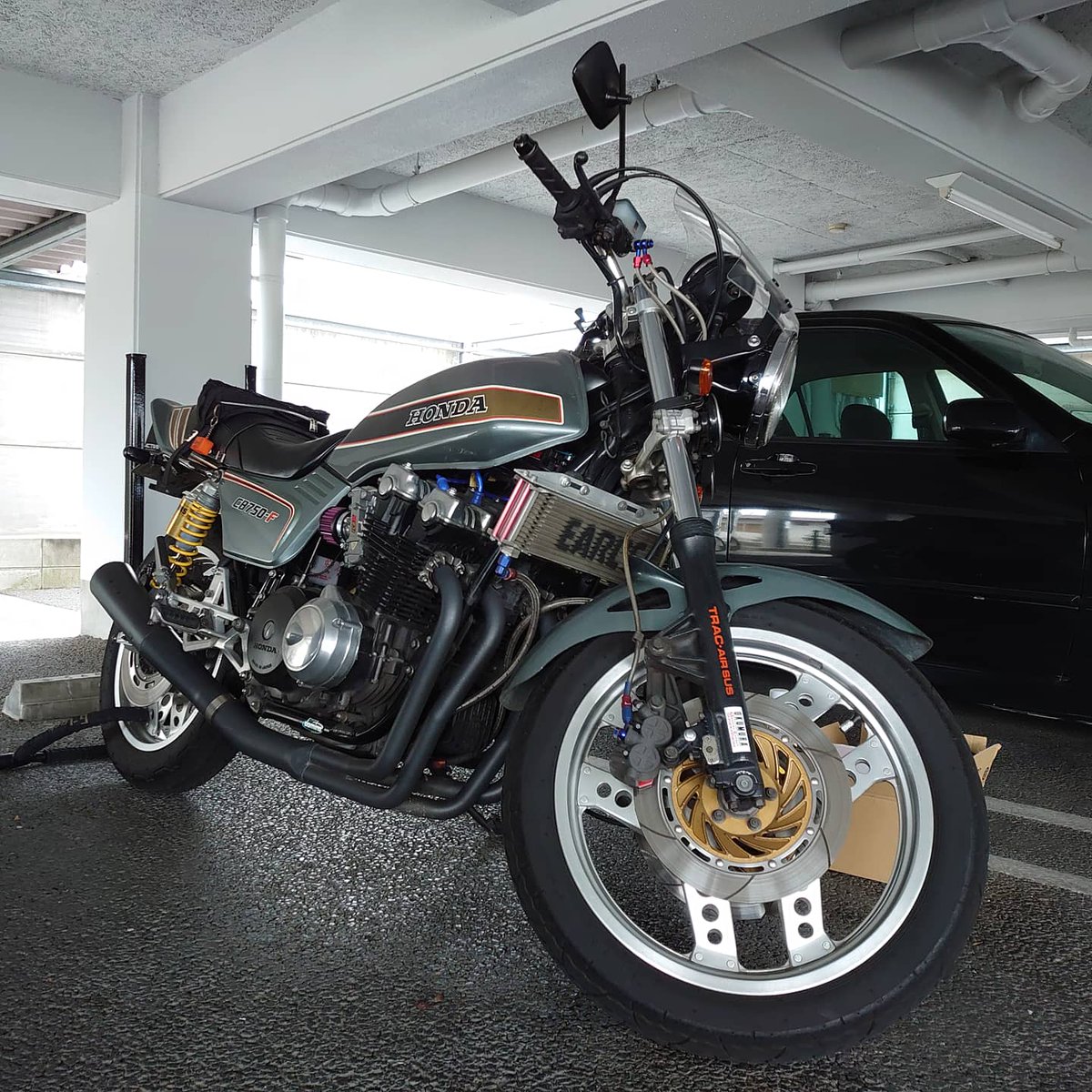 0106R8's tweet photo. バイク盗難にあいました。
見かけた等ありましたら連絡願います。

発生日:2020/6/17~6/19
発生場所:愛知県豊明市内マンション駐車場
車種:CB750F
ナンバー4桁:9110
その他特徴:テールカウルに安田商会のデカール

※画像に対し、リアブレーキが金色キャリパーに変わってます

#バイク盗難 #拡散希望 https://t.co/LkMUbunR6V