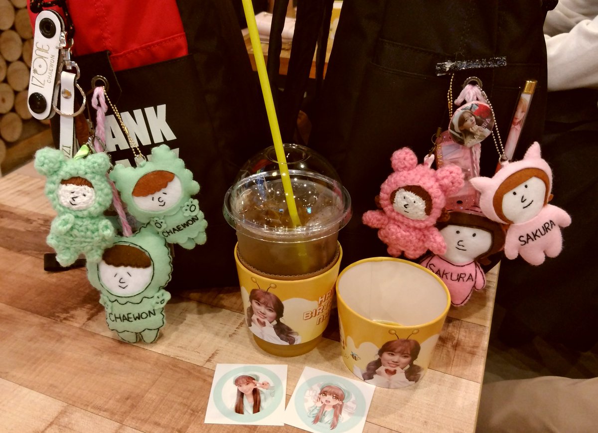 新大久保最初の☕は、Cafe bingoです😊
女性が喜びそうなメニューがたくさんありメニューを選ぶのも楽しいです🎶
そして、ミツバチ奈子ちゃんのカプホル⤴⤴むっちゃ可愛いです～💓久し振りにお会いした可愛いWIZ*ONEちゃんと、同ペンのWIZ*ONEくんとの出会いにも感謝です😌✨

ありがとうございます💓