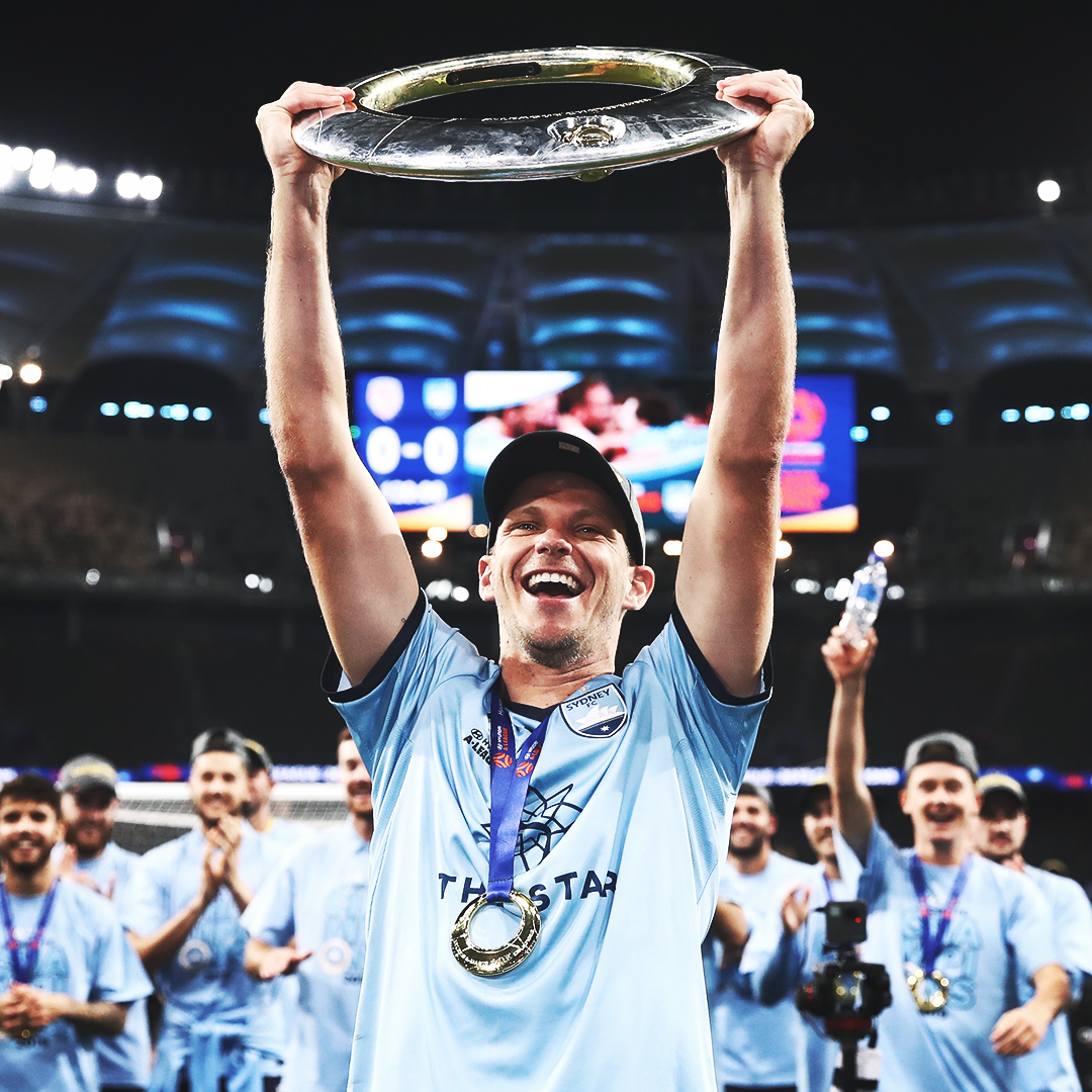 aleaguemen's tweet image. He was in the @CCMariners starting XI for their first ever Hyundai #ALeague fixture back in 2005 ✨

285 HAL appearances later, Alex Wilkinson is a key cog in the wheel for reigning champions, @SydneyFC ⚙️

#PlayerEvolution