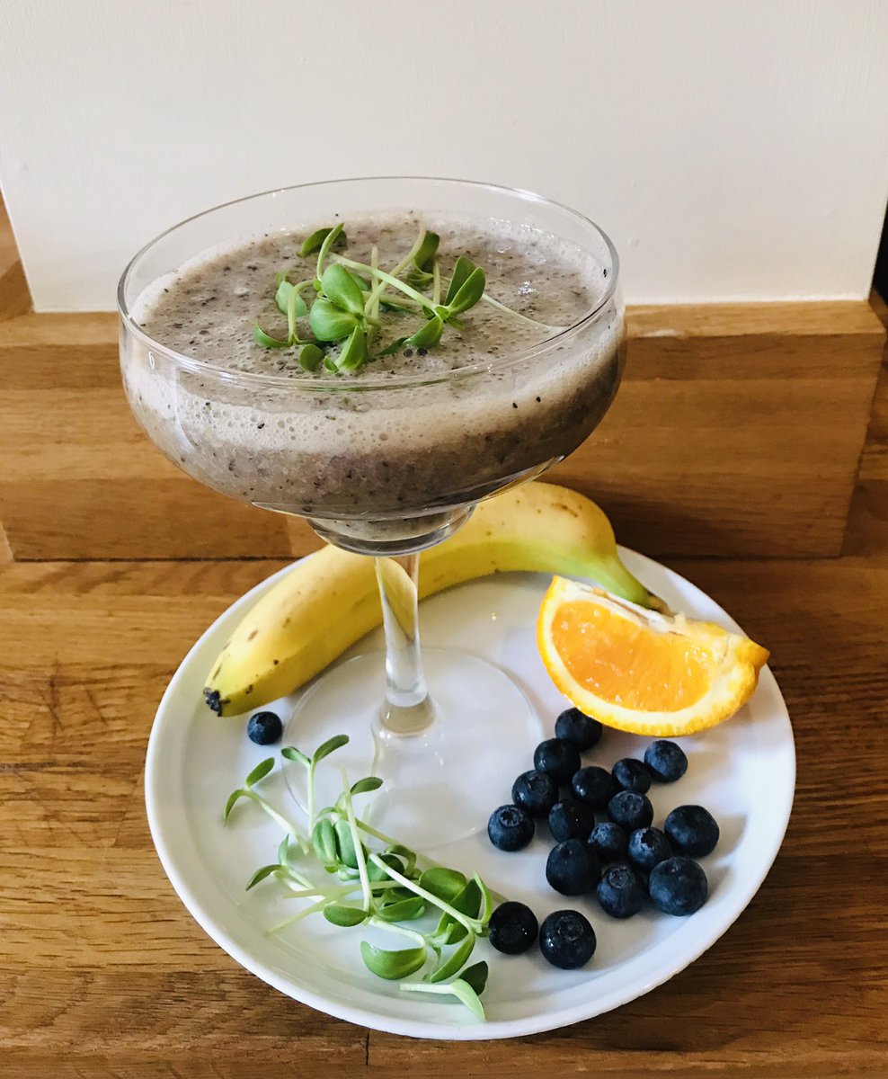 Start the Day 🌱. Sunflower Shoot Smoothie 🌱 #organicallygrown #buylocal #breakfast #smoothie #sunflowershoots #microgreens
