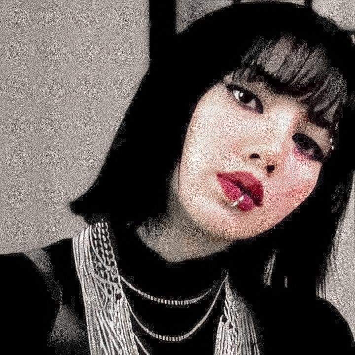 1ddreamoutlands's tweet photo. LISA🖤 https://t.co/fkjsjYe5oy
