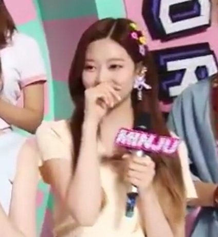 ㅋㅋㅋㅋㅋ 최옌나 웃음참고 있었네