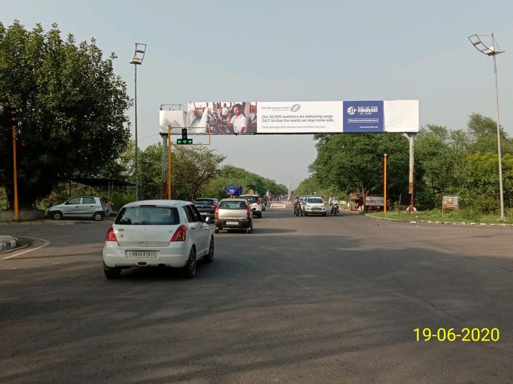 FMLCHANDIGARH's tweet photo. Fleet management pvt. Ltd. Hoardings have been placed at various entry points in the tricity to kick off the week long celebration of the Day of the Seafarer on 25 June 2020 👮👮👮⚓⚓⚓🚢🚢🚢🚢 . This one shows Capt. K. S. Sujlana standing near one of the hoardings at Mohali. https://t.co/QWX5PY1Zm4