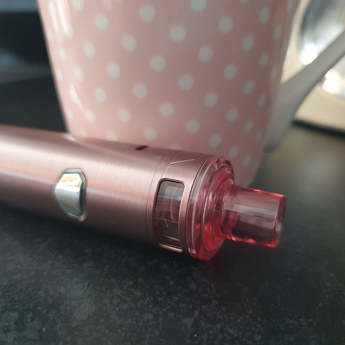 Starting the weekend with the new iJust AIO in pink! Have you got yours yet? 

#newcolour #vape #vaping #ijust #ijustaio #saturday #coffee #tea #pink #thinkpink